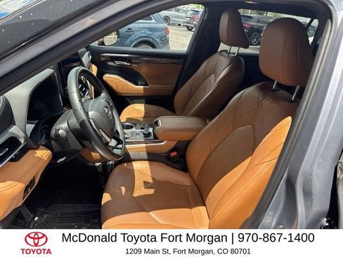 Used 2024 Toyota Highlander Platinum AWD/4WD image 9