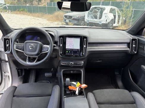Used 2023 Volvo XC40 Recharge Ultimate AWD/4WD image 3