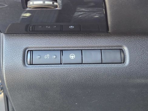 Used 2022 Nissan Pathfinder SV AWD/4WD image 17