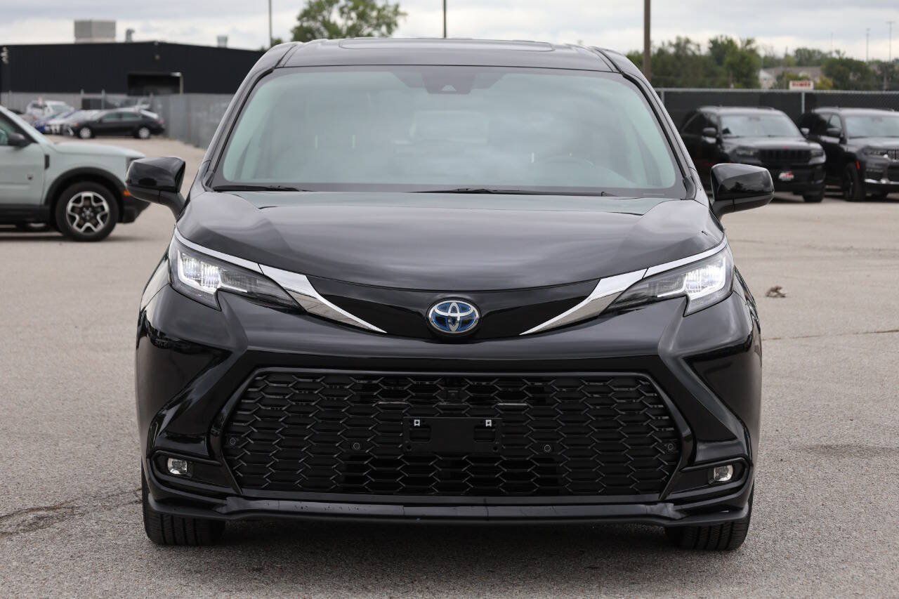 Used 2021 Toyota Sienna XLE FWD image 5