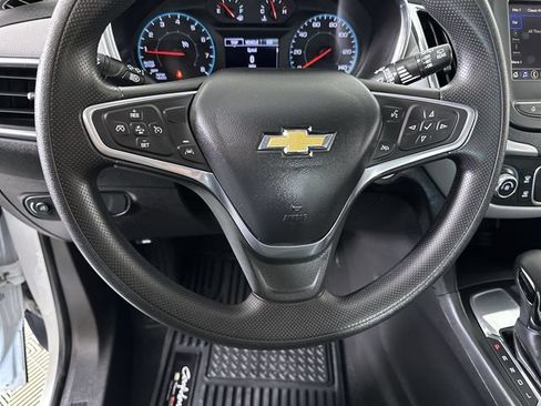 Used 2022 Chevrolet Equinox LS FWD image 11