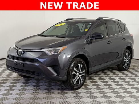 Used 2018 Toyota RAV4 LE image 7