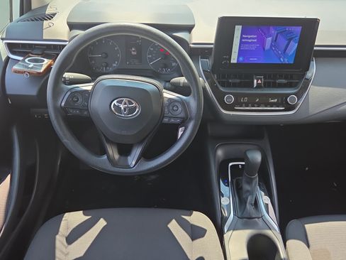 Used 2025 Toyota Corolla LE FWD image 11