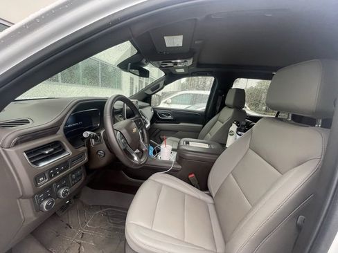 Used 2024 Chevrolet Suburban LT w/ LT Signature Package image 7