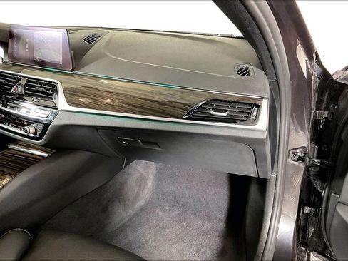 Used 2019 BMW 530e RWD image 16