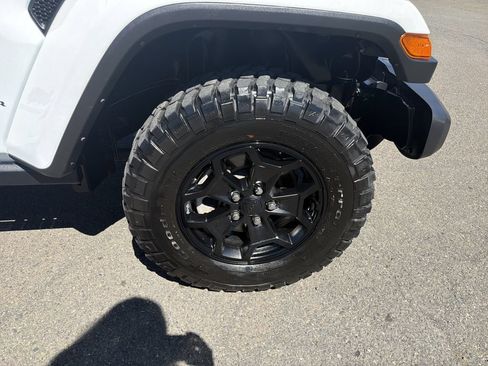 Used 2022 Jeep Gladiator Sport AWD/4WD image 33