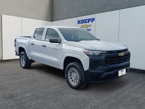 Used 2023 Chevrolet Colorado W/T RWD image 7