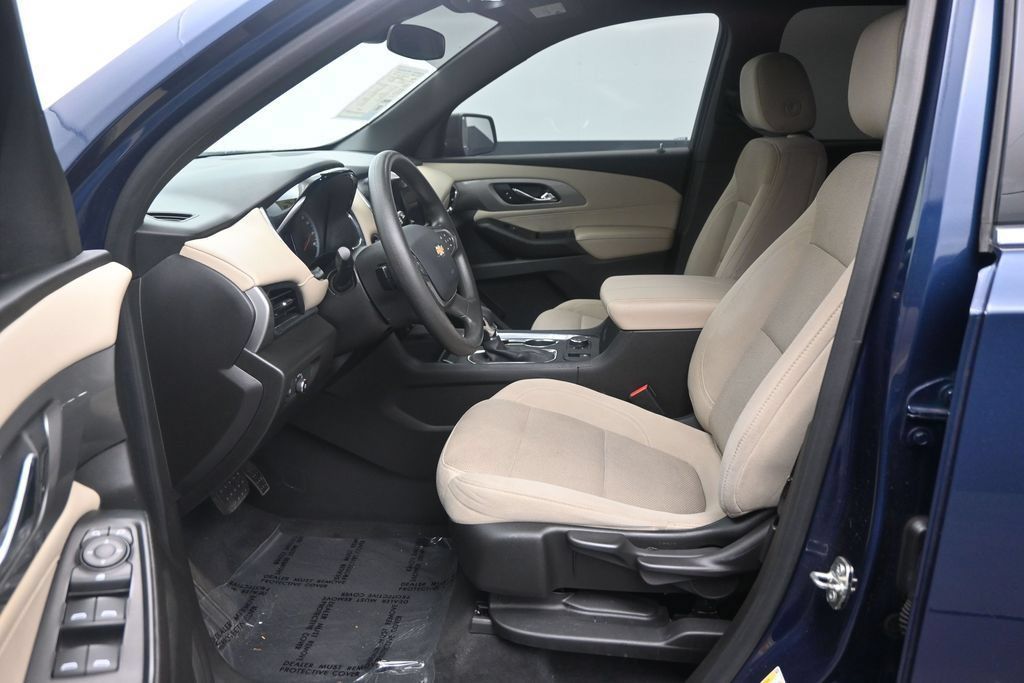 Used 2023 Chevrolet Traverse LS FWD image 13