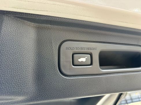 Used 2025 Honda Pilot TrailSport image 34