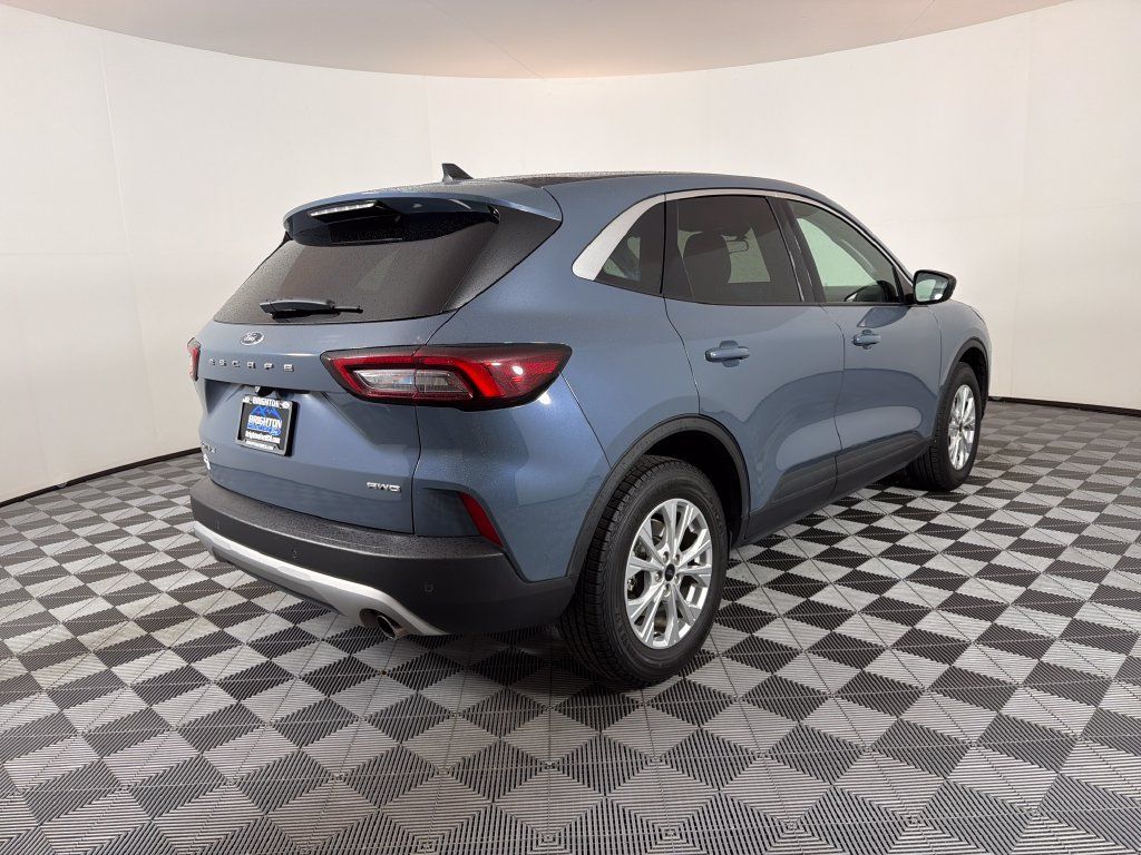 Used 2023 Ford Escape Active w/ Tech Pack #1 AWD/4WD image 3
