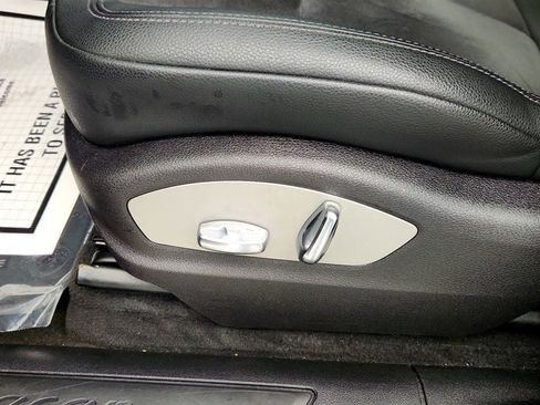 Used 2021 Porsche Macan AWD image 12