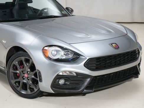 Used 2017 FIAT 124 Spider Abarth image 12