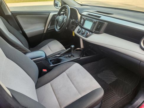 Used 2015 Toyota RAV4 LE image 22