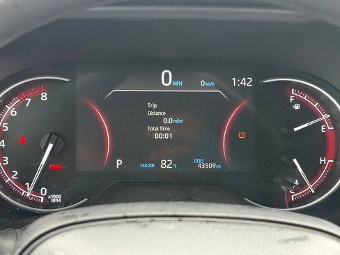 Used 2025 Toyota RAV4 LE AWD/4WD image 10