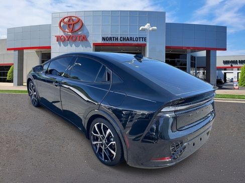 Used 2025 Toyota Prius Plug-In Hybrid image 6