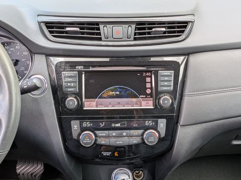 Used 2018 Nissan Rogue SL w/ Premium Package image 19