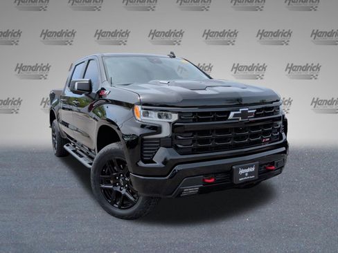 Used 2022 Chevrolet Silverado 1500 LT Trail Boss w/ LT Trail Boss Premium Package image 2