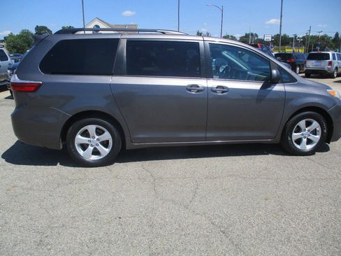 Used 2017 Toyota Sienna LE FWD image 7