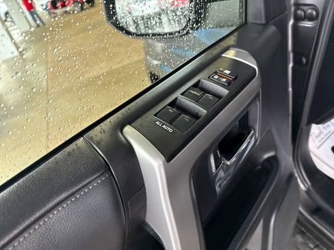 Used 2022 Toyota 4Runner SR5 Premium w/ Moonroof Package RWD image 23