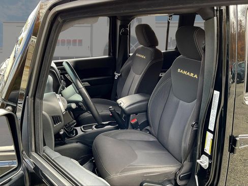 Used 2015 Jeep Wrangler Unlimited Sahara image 24