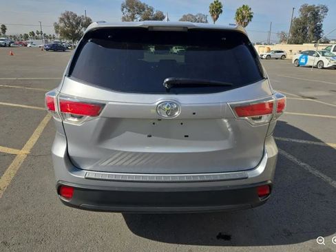 Used 2016 Toyota Highlander XLE FWD image 3