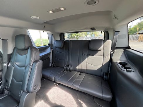 Used 2018 Cadillac Escalade Luxury image 37