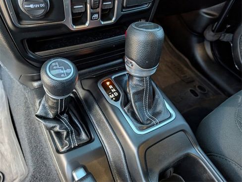 Used 2023 Jeep Gladiator Overland w/ Cold Weather Group image 11