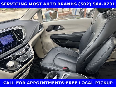 Used 2017 Chrysler Pacifica Limited image 25