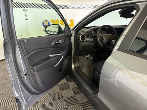 Used 2025 Chevrolet Trax RS w/ Driver Confidence Package FWD image 9