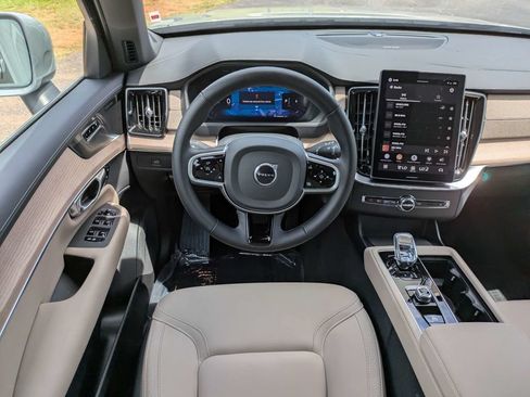 Used 2026 Volvo XC90 B6 Plus w/ Protection Package Premier AWD/4WD image 18