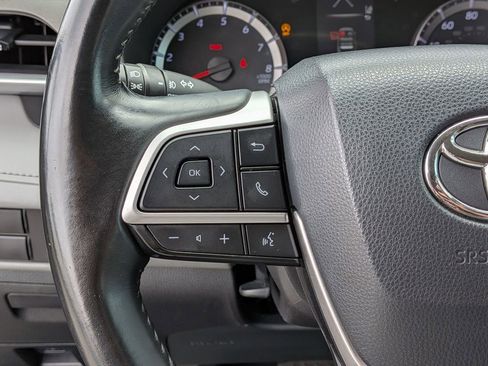 Used 2022 Toyota Highlander LE FWD image 17