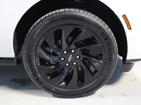 New 2026 Lincoln Navigator Reserve AWD/4WD image 31