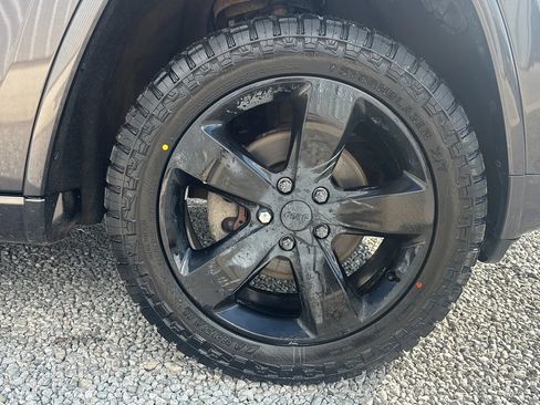 Used 2015 Jeep Grand Cherokee Altitude AWD/4WD image 9