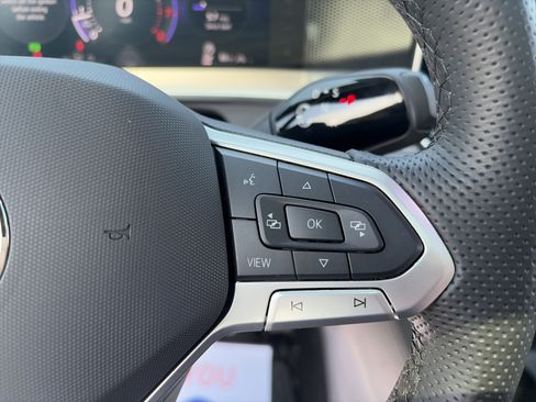 Used 2025 Volkswagen Tiguan SE R-Line AWD/4WD image 46