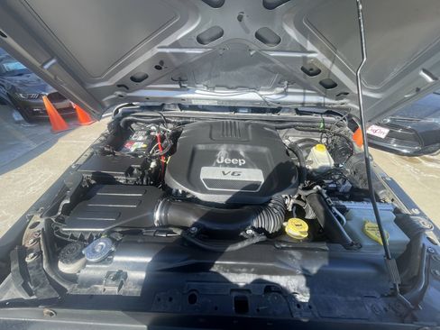 Used 2014 Jeep Wrangler Unlimited Sahara w/ Connectivity Group image 8