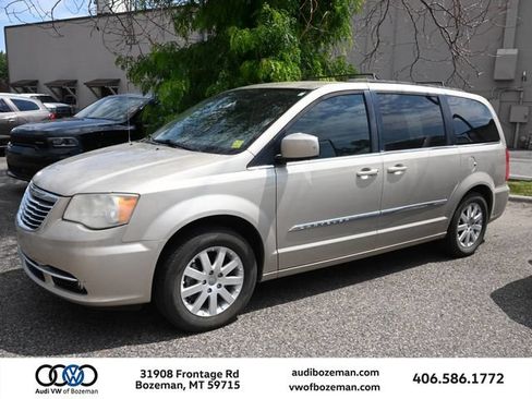 Used 2013 Chrysler Town & Country Touring FWD image 1