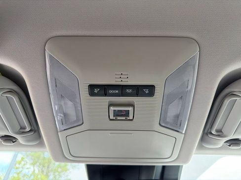 Used 2020 Toyota RAV4 XLE AWD/4WD image 36