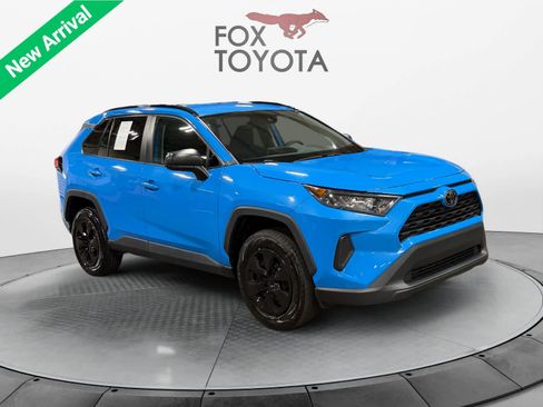 Used 2019 Toyota RAV4 LE w/ Carpet Mat Package FWD image 8
