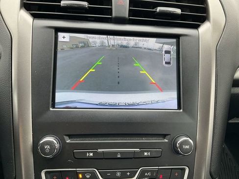 Used 2017 Ford Fusion SE w/ Equipment Group 201A image 14