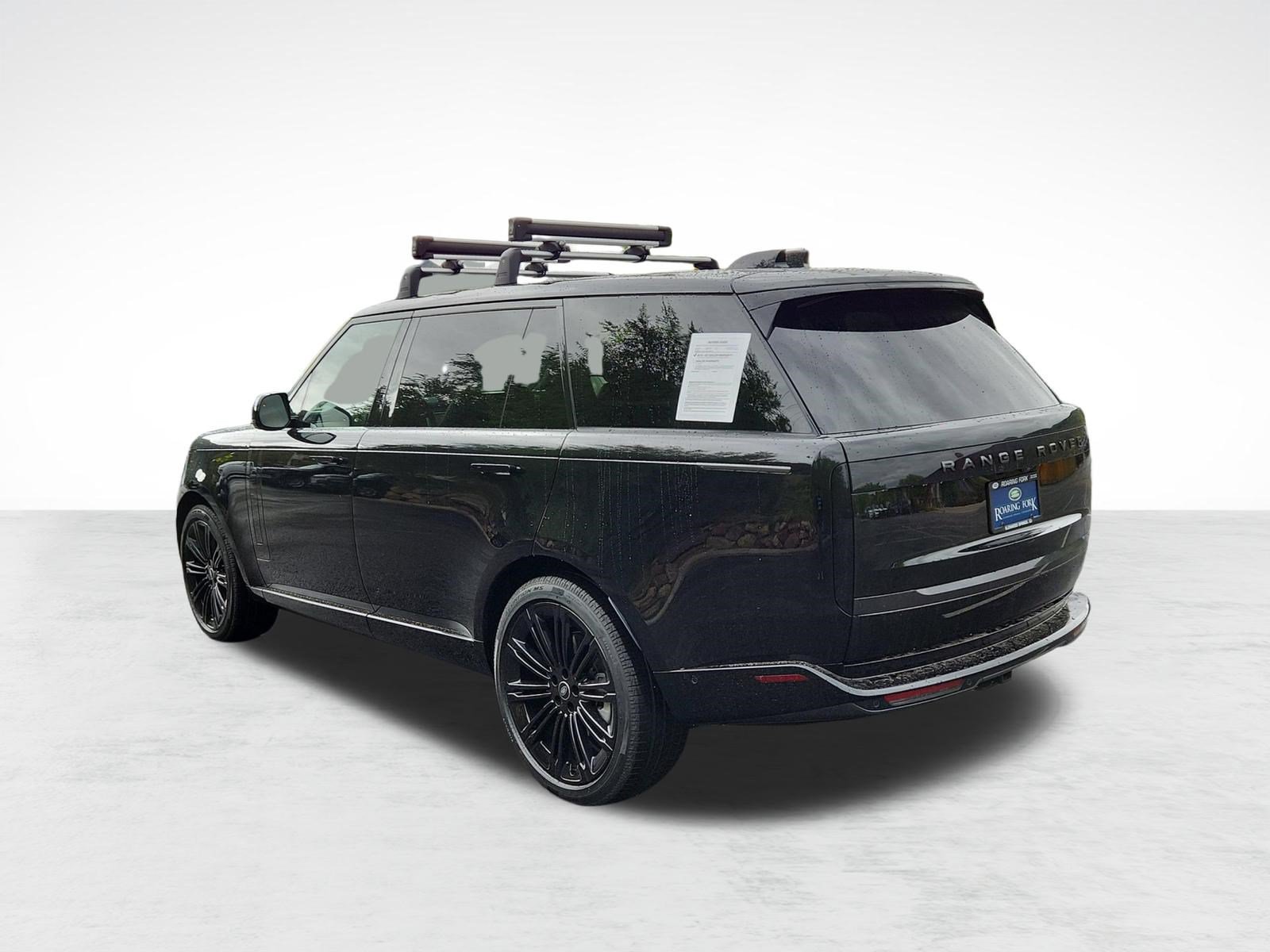 Used 2025 Land Rover Range Rover Long Wheelbase SE AWD/4WD image 3