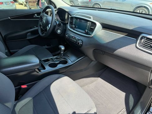 Used 2020 Kia Sorento FWD V6 image 16