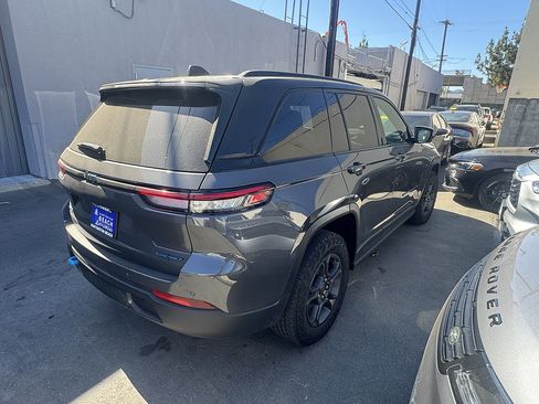 Used 2025 Jeep Grand Cherokee Trailhawk AWD/4WD image 4