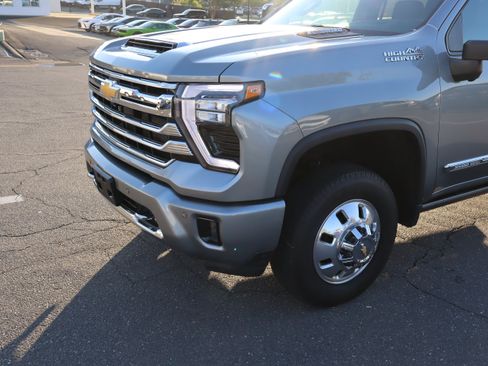 Used 2025 Chevrolet Silverado 3500 High Country w/ Technology Package AWD/4WD image 7