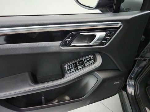 Used 2017 Porsche Macan AWD/4WD image 22