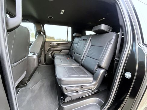 Used 2025 Chevrolet Suburban Z71 AWD/4WD image 21