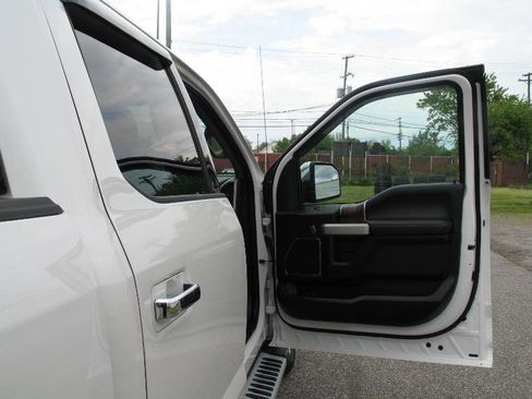 Used 2019 Ford F150 Lariat w/ Equipment Group 502A Luxury AWD/4WD image 14