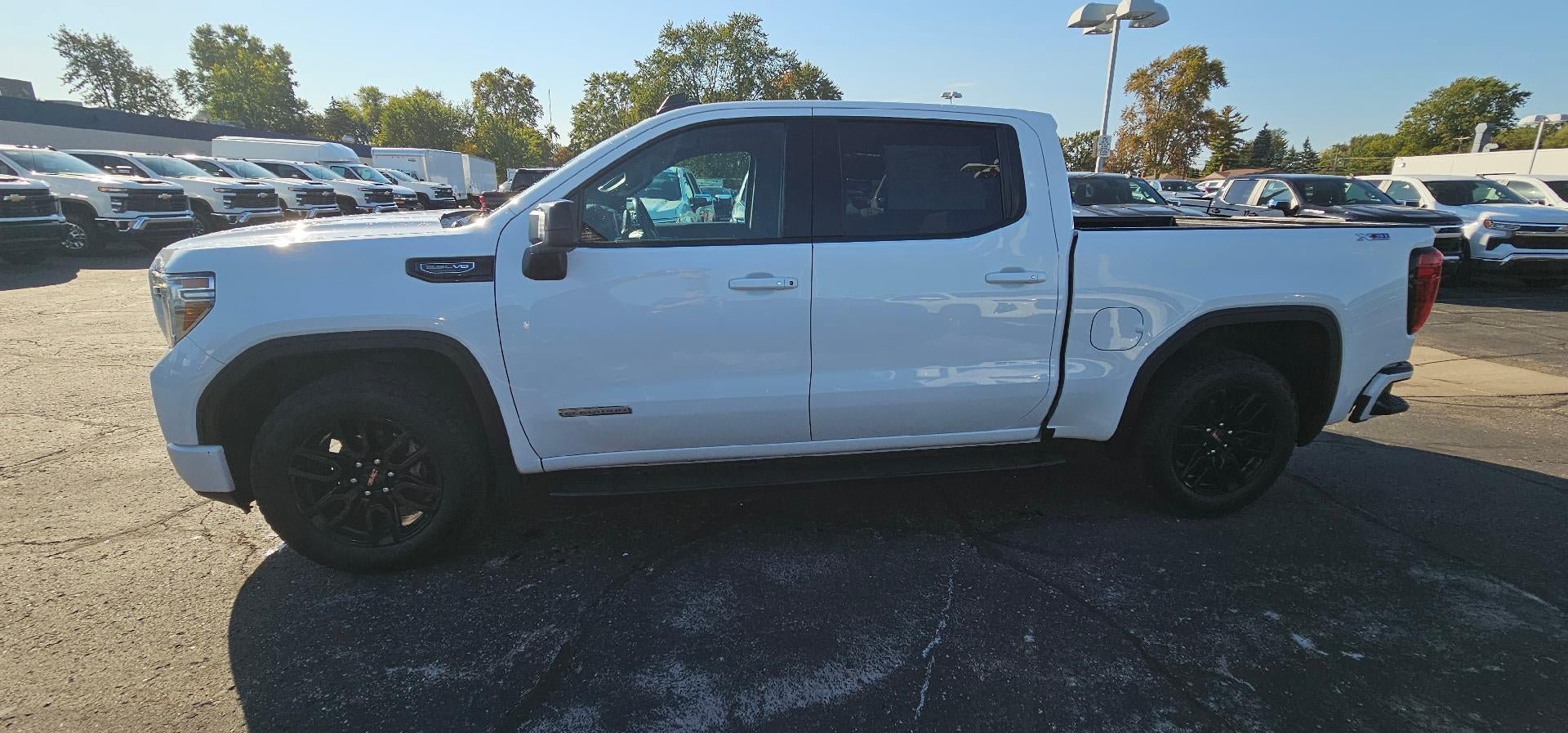 Used 2020 GMC Sierra 1500 Elevation w/ Elevation Value Package AWD/4WD image 5
