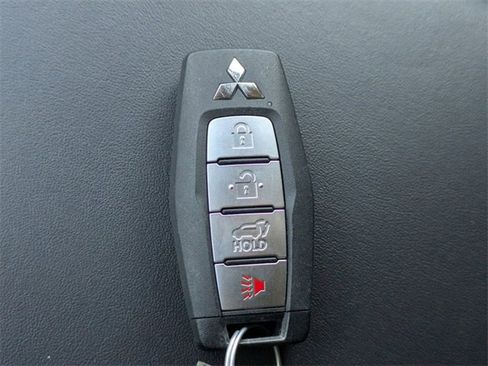 Used 2022 Mitsubishi Outlander SE image 35