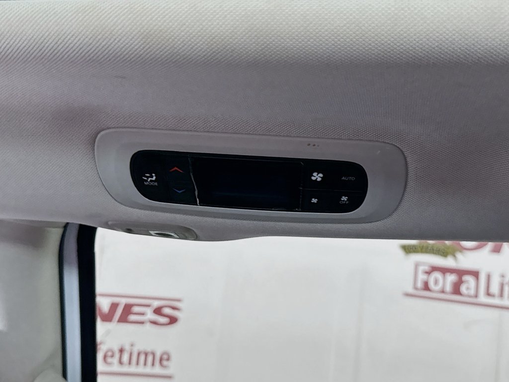 Used 2023 Chrysler Pacifica Limited AWD/4WD image 29