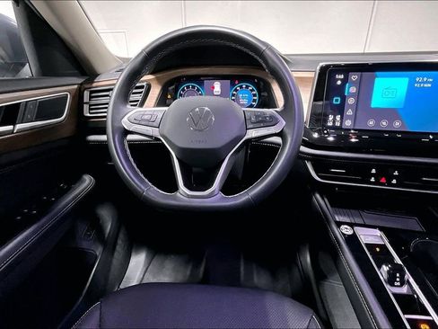 Used 2025 Volkswagen Atlas SE image 7